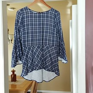 Kensie, pretty blue top with bell sleeves NWOT🌼